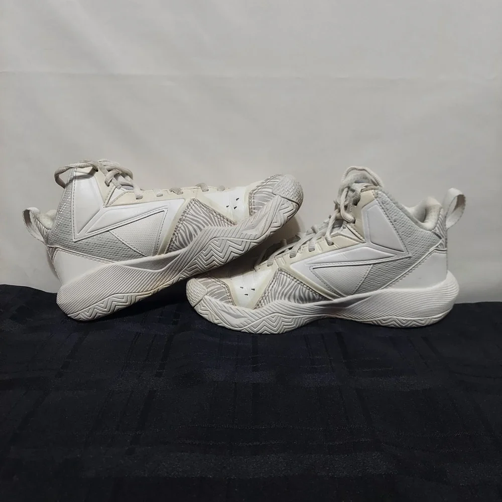 Moolah‎ Kicks Press Break White Basketball Shoes Kids Youth Size 4 213008001